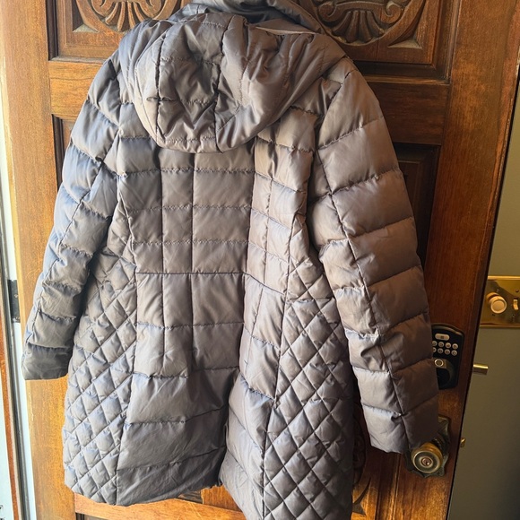 Michael Kors Long Puffer Coat - Gray/purplish inside lining torn under armpits - Picture 9 of 9